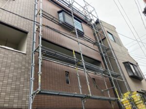 八尾市にて雨漏り修理に伴う塗装工事
