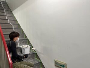八尾市にて室内壁塗装
