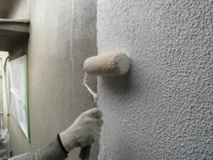 八尾市にて部分的な塗装工事＜外壁塗装・庇塗装・木部塗装＞外壁塗装の様子
