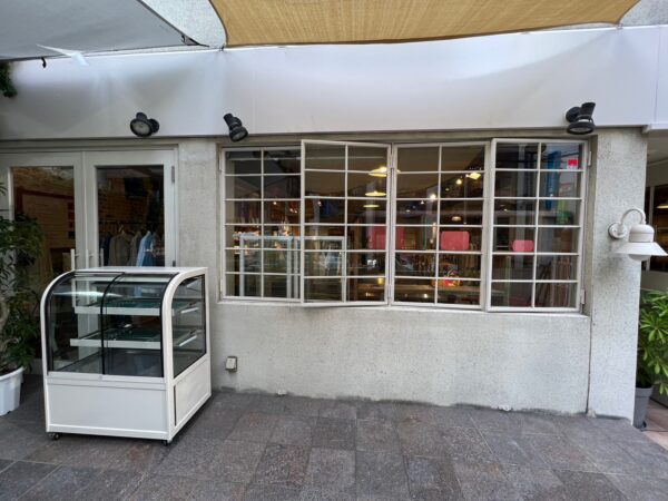 大阪府大阪市にて鉄部塗装＜THE GOODLAND MARKET 堀江店＞ショーケース完工の様子