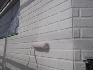 八尾市にて行った屋根外壁塗装の様子